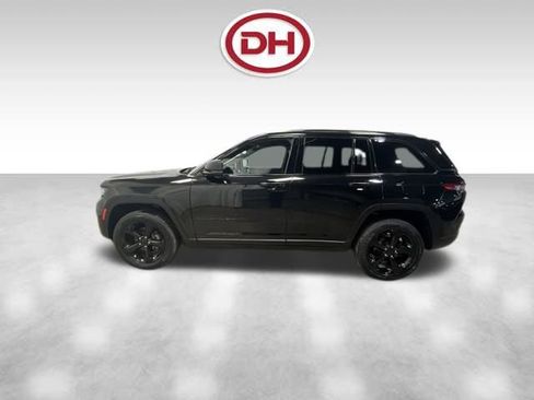 Used 2023 Jeep Grand Cherokee Altitude image 8