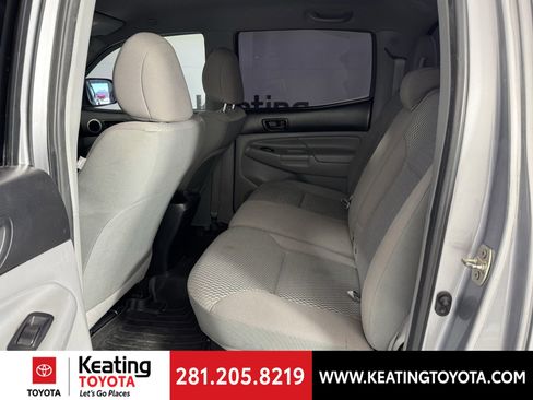 Used 2014 Toyota Tacoma PreRunner w/ SR5 Package image 16