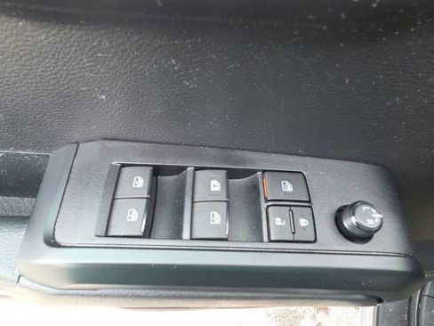 Used 2022 Toyota Tacoma SR image 19