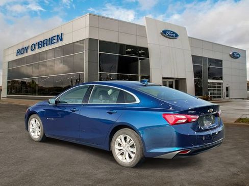 Used 2019 Chevrolet Malibu LT w/ Leather Package FWD image 4