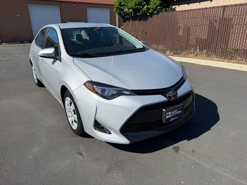 Used 2017 Toyota Corolla LE FWD image 3