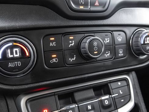 Used 2023 GMC Terrain SLE w/ Driver Convenience Package FWD image 30
