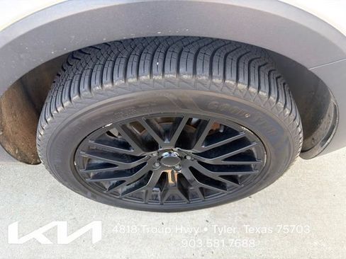 Used 2022 Kia Telluride S FWD image 14