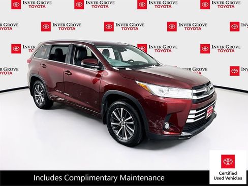 Used 2017 Toyota Highlander XLE image 3