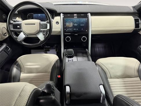 Used 2023 Land Rover Discovery Metropolitan Edition image 10