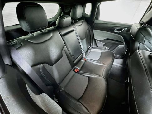 Used 2025 Jeep Compass Latitude w/ Sun & Sound Group AWD/4WD image 26