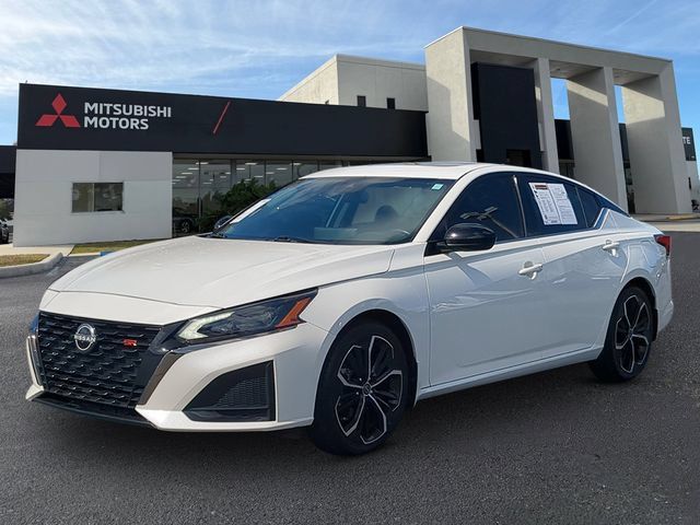 Used 2024 Nissan Altima 2.5 SR w/ SR Premium Package FWD image 1