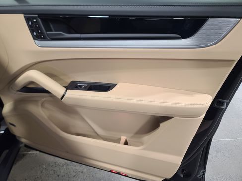 New 2026 Porsche Cayenne S image 28