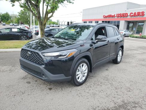 Certified 2023 Toyota Corolla Cross LE FWD image 2