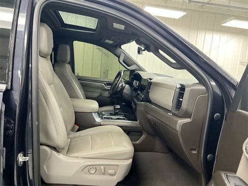 Used 2023 Chevrolet Silverado 1500 LTZ w/ LTZ Premium Package image 23