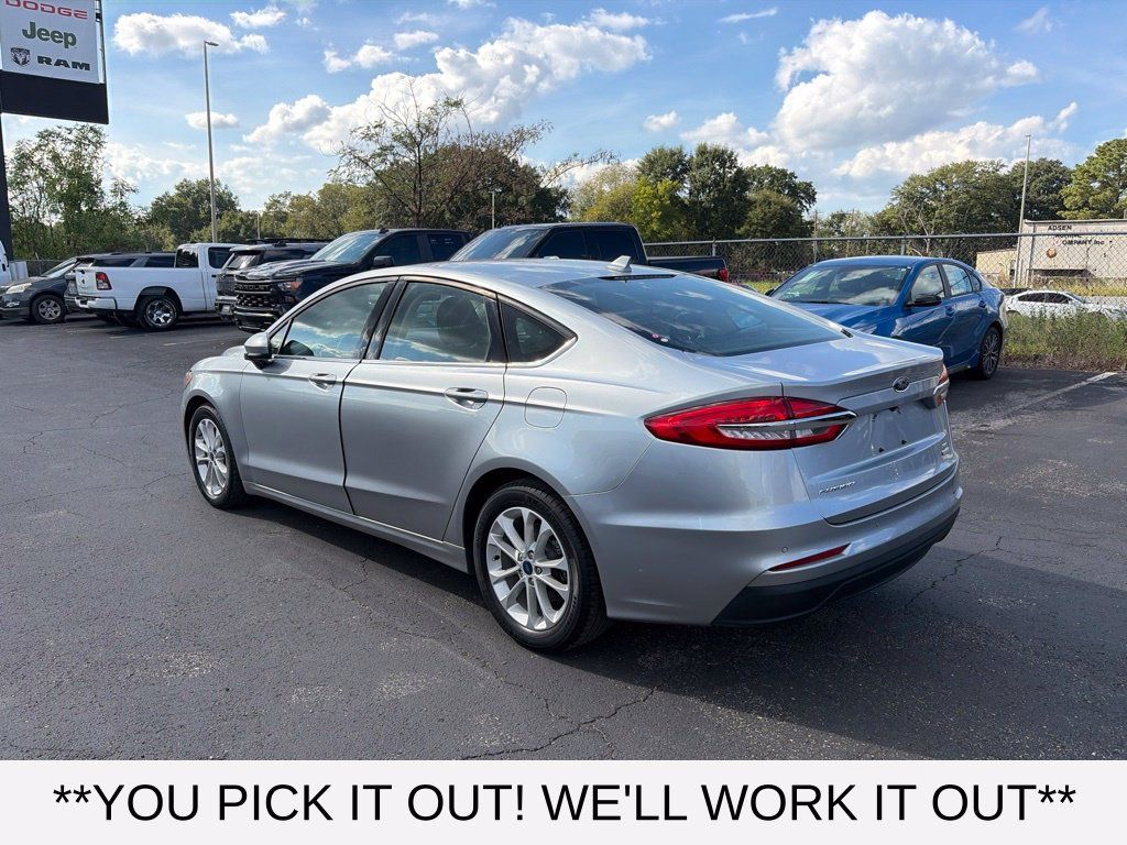 Used 2020 Ford Fusion SE FWD image 4