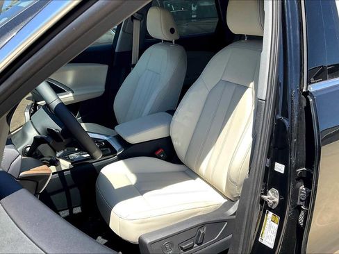 New 2025 Audi Q5 Premium image 9