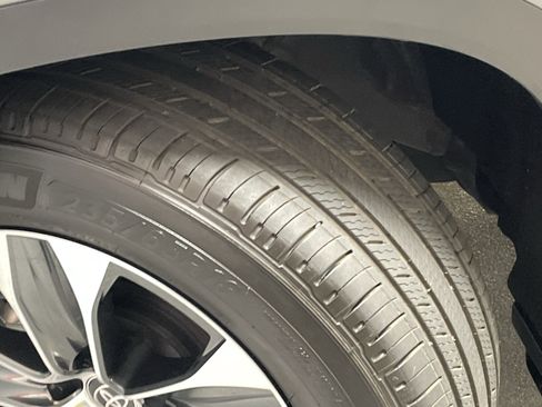 Used 2026 Toyota Highlander XLE image 12