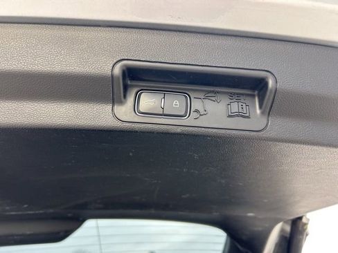 Used 2020 Ford Explorer XLT w/ Equipment Group 202A image 9