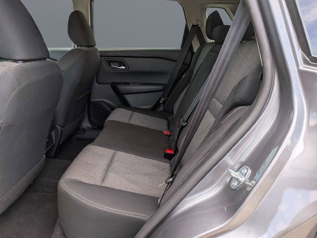 Used 2025 Nissan Rogue SV AWD/4WD image 14