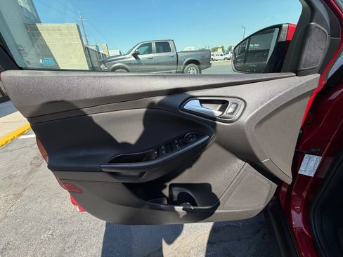 Used 2017 Ford Focus SEL w/ Cold Weather Package FWD image 11