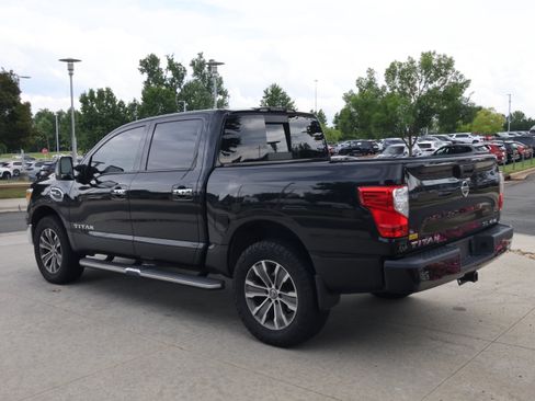 Used 2017 Nissan Titan SL w/ SL Towing Convenience Package AWD/4WD image 7