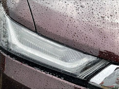 Used 2023 Chevrolet Traverse LT image 32