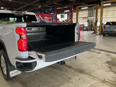 Used 2022 Chevrolet Silverado 3500 High Country w/ Z71 Off-Road Package AWD/4WD image 16