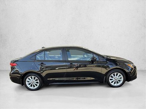 Used 2022 Toyota Corolla LE w/ LE Convenience Package FWD image 4