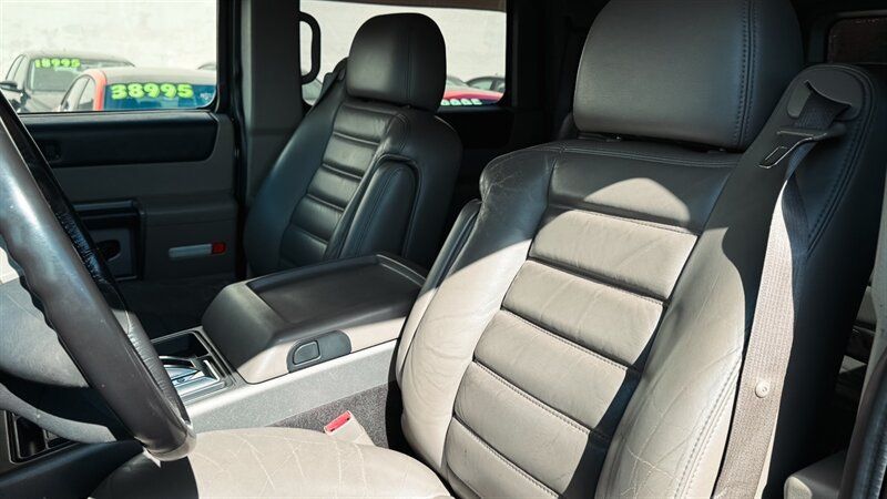 Used 2003 HUMMER H2 w/ Preferred Equipment Group AWD/4WD image 10