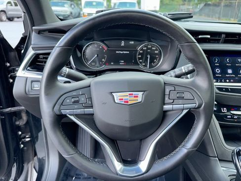Used 2024 Cadillac XT6 Luxury FWD image 16