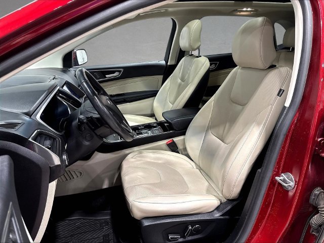 Used 2019 Ford Edge Titanium w/ Equipment Group 301A AWD/4WD image 25