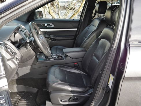 Certified 2017 Ford Explorer XLT w/ Equipment Group 202A image 3