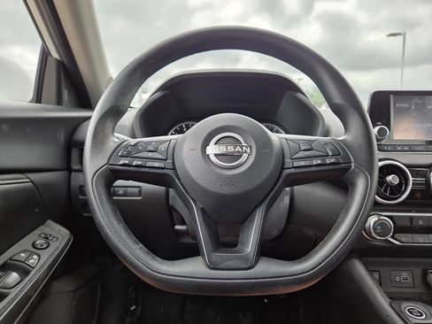 Used 2025 Nissan Sentra S FWD image 11