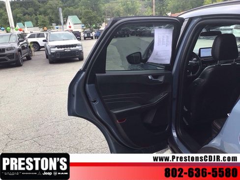 Used 2025 Ford Escape ST-Line Select AWD/4WD image 19