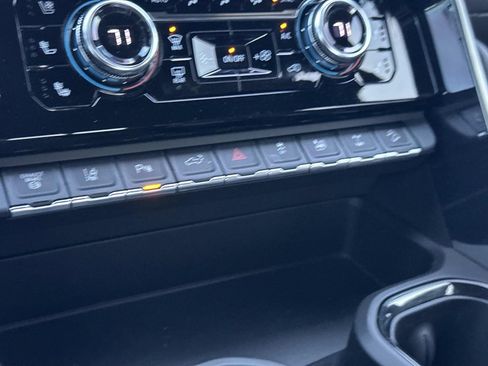 Used 2024 GMC Sierra 2500 AT4X image 21