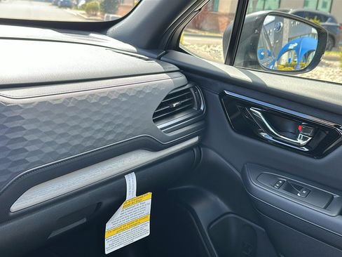 Used 2025 Subaru Forester Limited AWD/4WD image 21