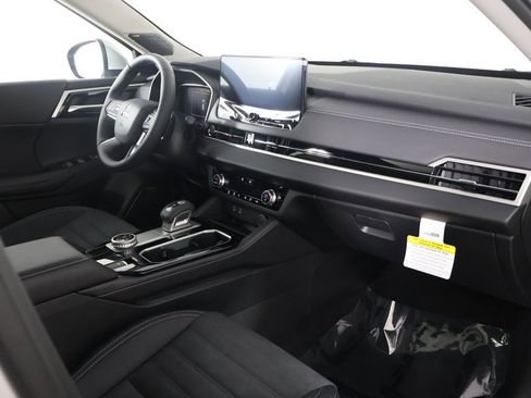 New 2026 Mitsubishi Outlander SE image 32