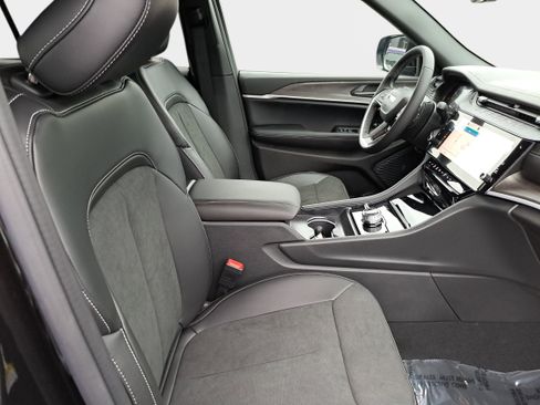 New 2026 Jeep Grand Cherokee L 4WD image 10