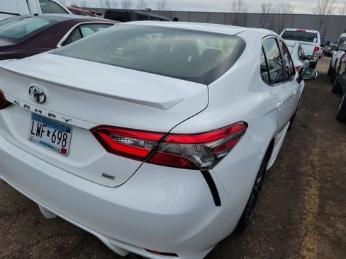 Used 2018 Toyota Camry SE w/ Moonroof Package image 2