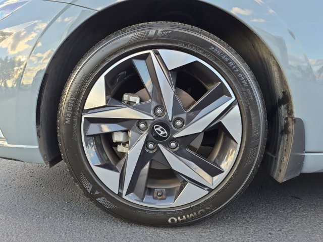 Used 2023 Hyundai Elantra SEL w/ Convenience Package FWD image 12