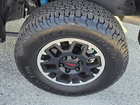 Used 2024 Toyota Tacoma TRD Off-Road AWD/4WD image 32
