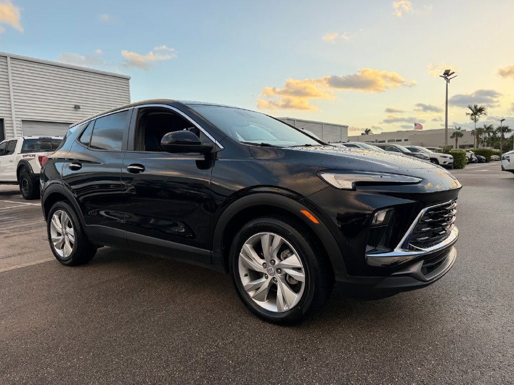 Used 2024 Buick Encore GX Preferred FWD image 1