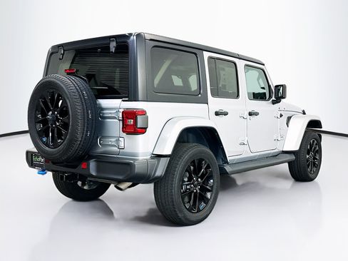 Used 2023 Jeep Wrangler Unlimited Sahara w/ Cold Weather Group AWD/4WD image 9