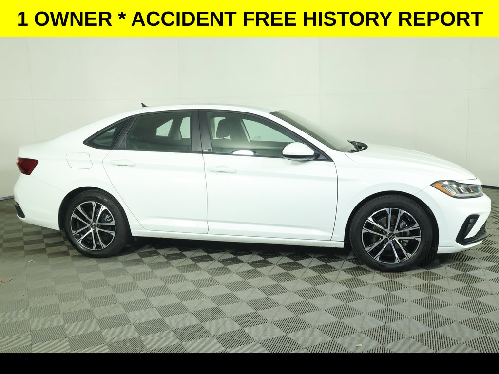 Used 2026 Volkswagen Jetta Sport FWD image 2