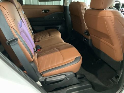 Used 2025 Nissan Pathfinder Platinum w/ Cargo Package image 26