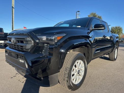 Used 2024 Toyota Tacoma SR5 image 3