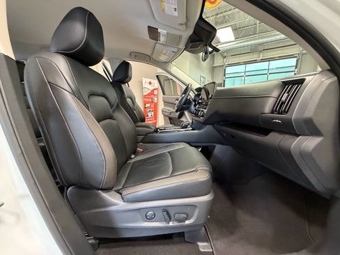 Used 2023 Nissan Pathfinder SL AWD/4WD image 45