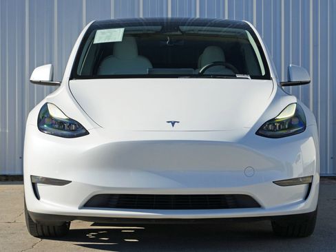 Used 2023 Tesla Model Y Performance image 7