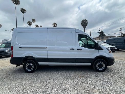 Used 2025 Ford Transit 250 148 Medium Roof RWD image 4