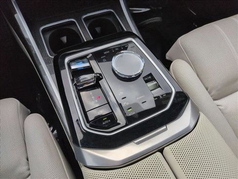 Used 2023 BMW i7 xDrive60 AWD/4WD image 12