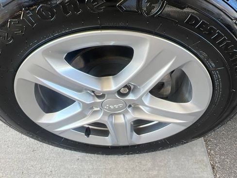 Used 2023 Jeep Compass Latitude w/ Convenience Group AWD/4WD image 41