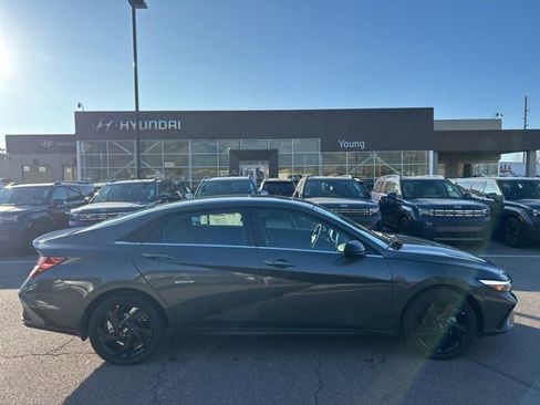 New 2026 Hyundai Elantra SEL Sport image 4