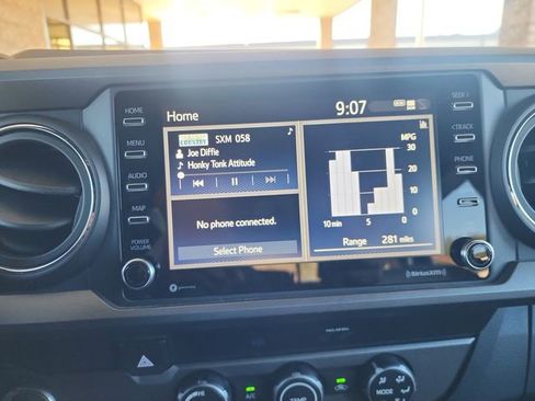 Used 2020 Toyota Tacoma TRD Sport w/ Technology Package image 16