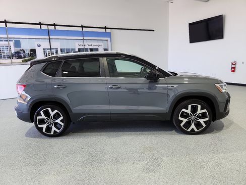 Certified 2023 Volkswagen Taos SEL AWD/4WD image 2